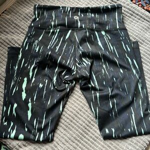 LuLuLemon Leggings Size 4 - Cute Pattern